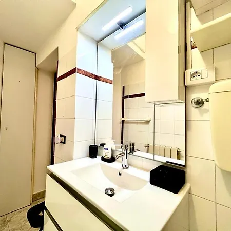 Kibilu - Via Colonna Con Parcheggio Vicinanze Ospedale Di Circolo Διαμέρισμα Βαρέζε