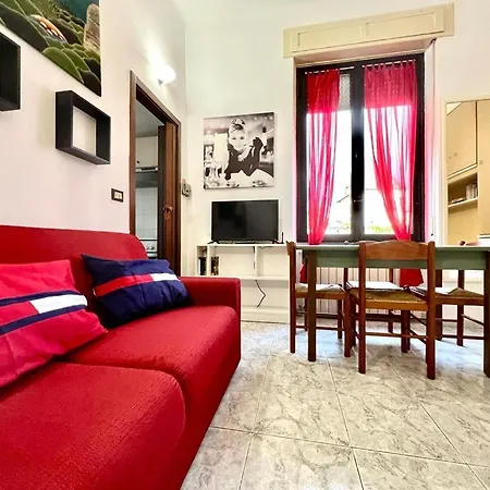 Kibilu - Via Colonna Con Parcheggio Vicinanze Ospedale Di Circolo *